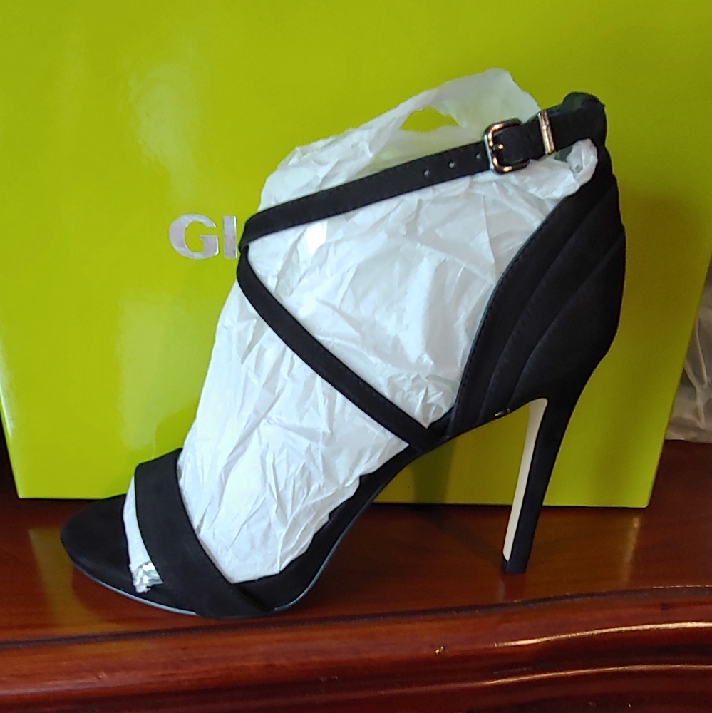 NWT Gianni Bini Heels